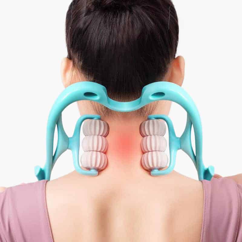 08c6bacf 86b5 40e3 9517 f861805c7d9b.jpg Neck massager on user